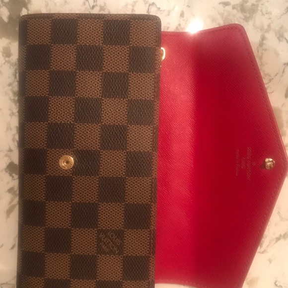Limited edition LOUIS VUITTON SARAH STUDDED WALLET - Picture 2 of 3